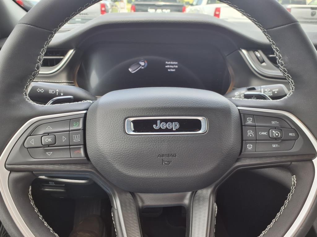 new 2025 Jeep Grand Cherokee car, priced at $42,577