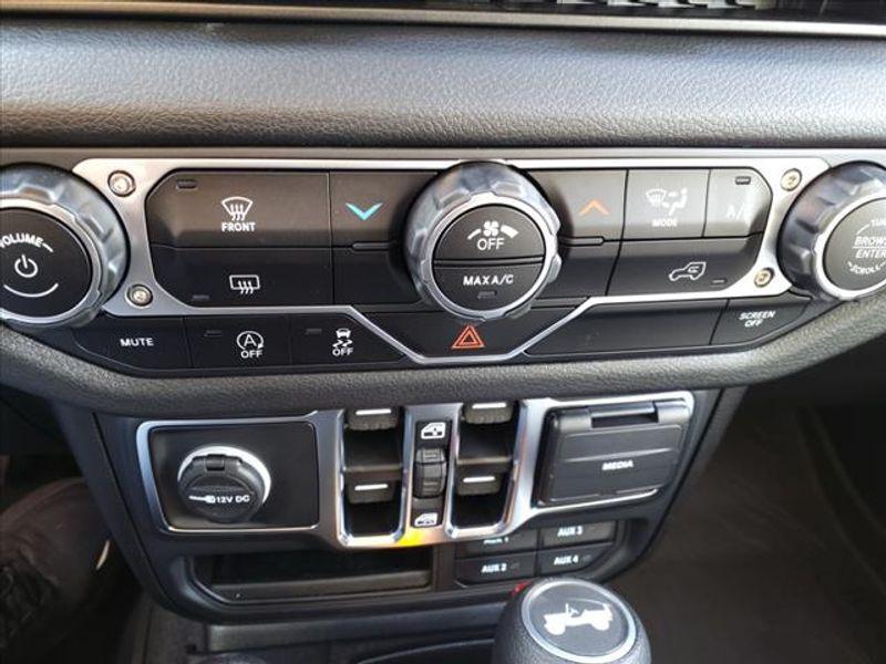 new 2025 Jeep Wrangler car, priced at $48,427
