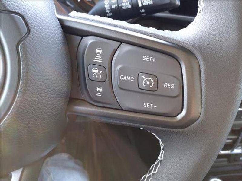 new 2025 Jeep Wrangler car, priced at $48,427