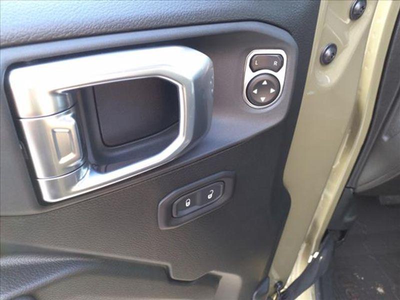new 2025 Jeep Wrangler car, priced at $48,427