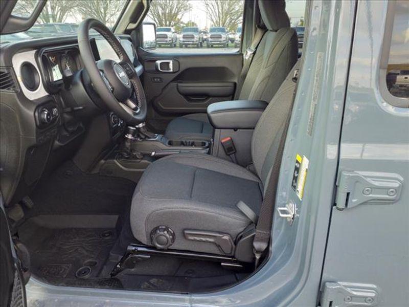 new 2025 Jeep Wrangler car, priced at $46,982