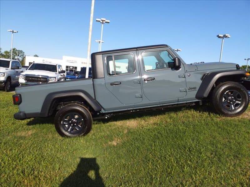 new 2024 Jeep Gladiator car, priced at $42,877