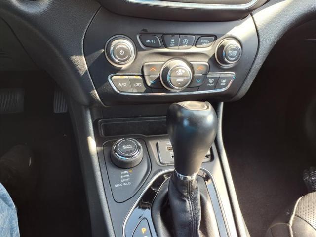 used 2023 Jeep Cherokee car, priced at $25,997