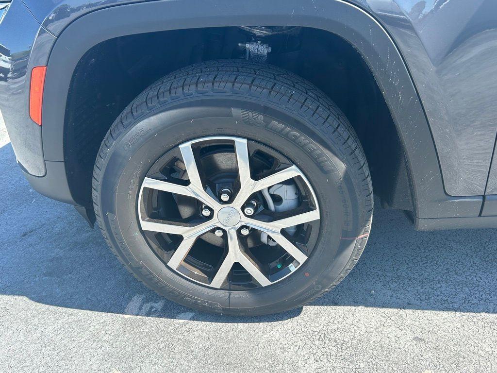 new 2025 Jeep Grand Cherokee car, priced at $33,841