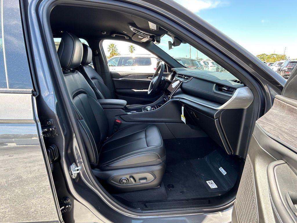 new 2025 Jeep Grand Cherokee car, priced at $33,841