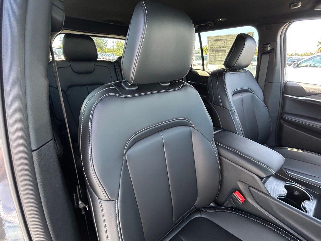 new 2025 Jeep Grand Cherokee car, priced at $33,841