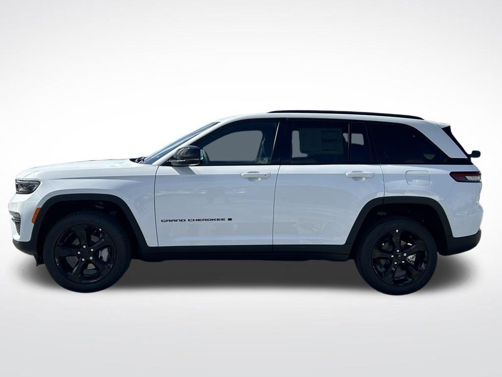 new 2025 Jeep Grand Cherokee car, priced at $39,303