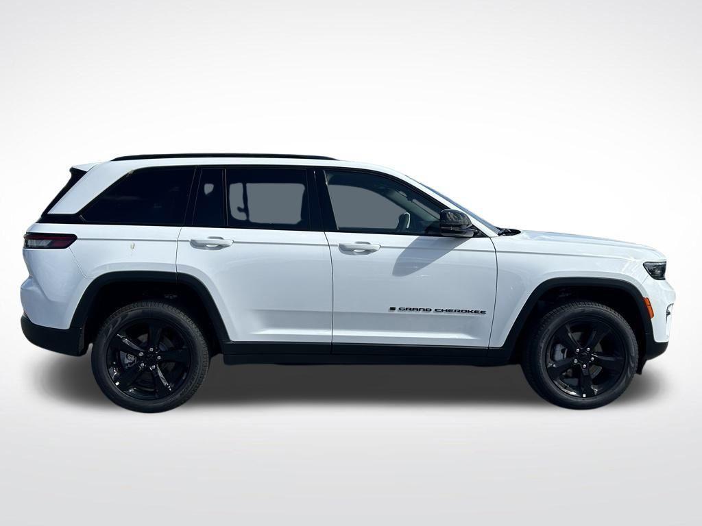 new 2025 Jeep Grand Cherokee car, priced at $39,303