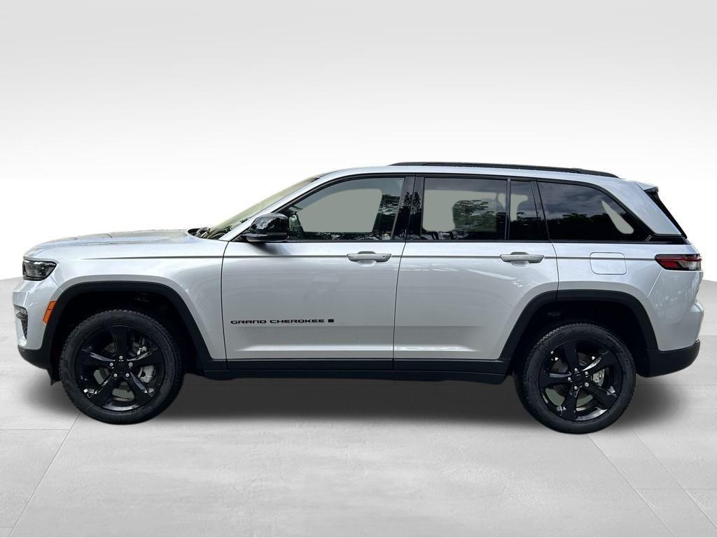 new 2025 Jeep Grand Cherokee car, priced at $37,346