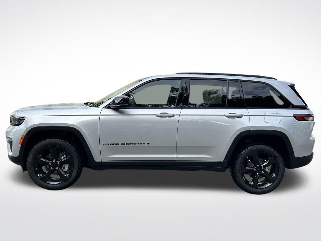 new 2025 Jeep Grand Cherokee car, priced at $39,846