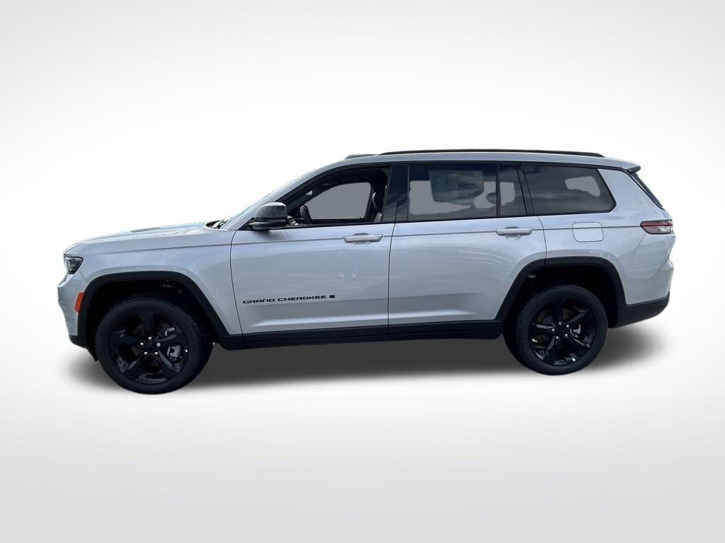 new 2024 Jeep Grand Cherokee L car, priced at $43,355