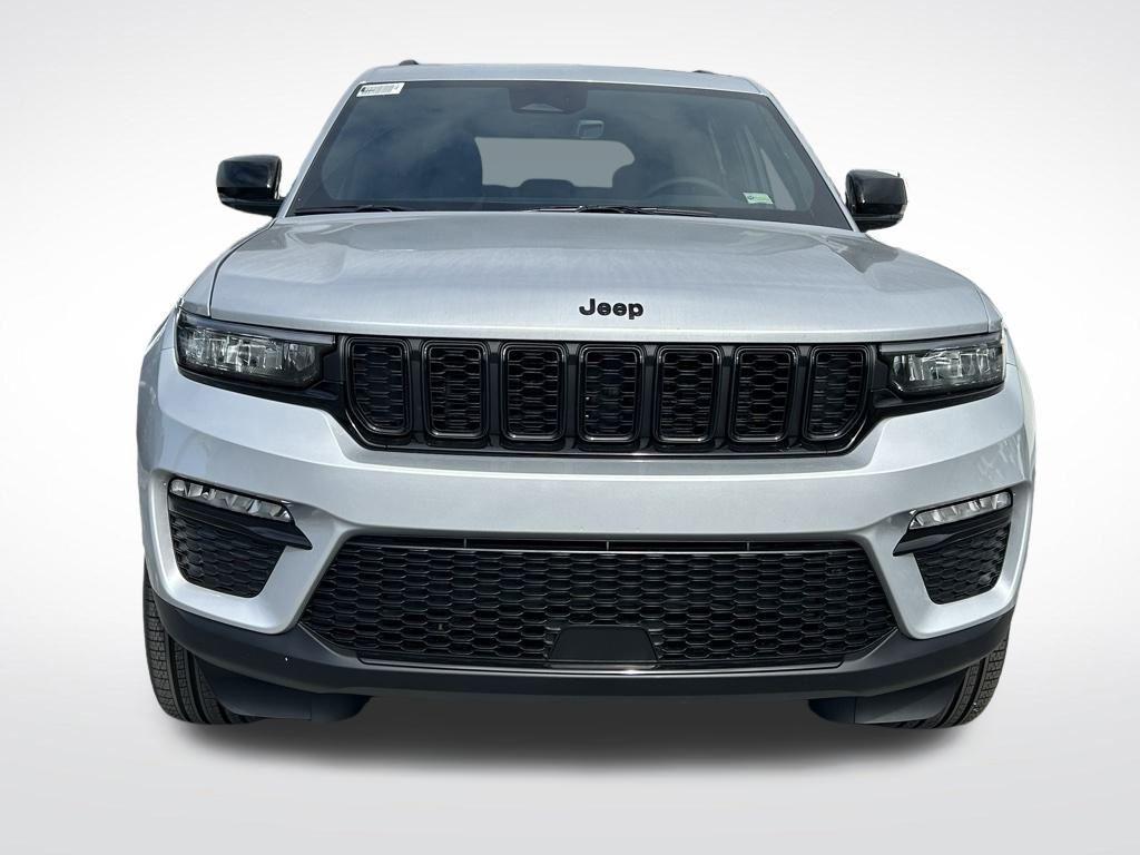 new 2025 Jeep Grand Cherokee car, priced at $42,000