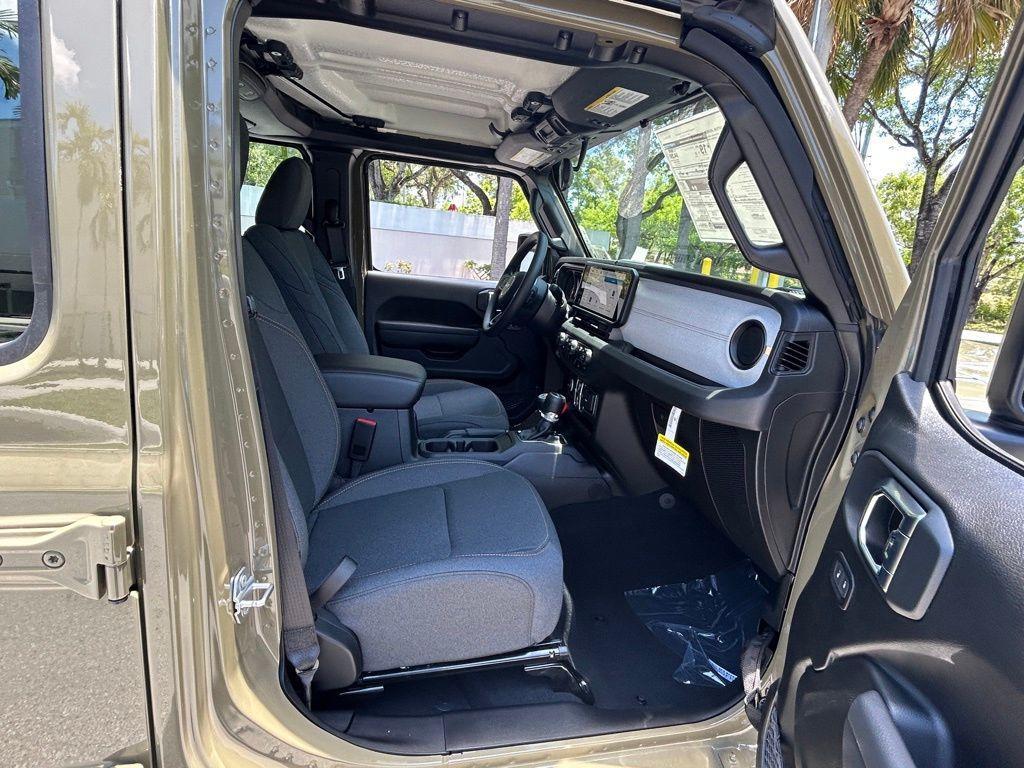 new 2025 Jeep Gladiator car, priced at $40,677