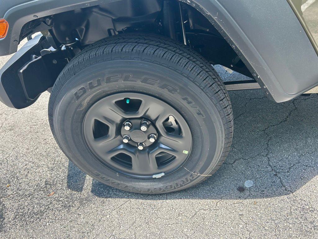 new 2025 Jeep Gladiator car, priced at $40,677