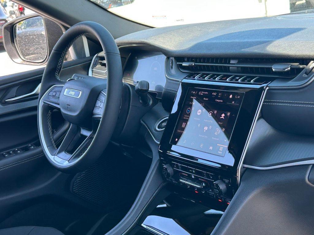 new 2025 Jeep Grand Cherokee car, priced at $32,779