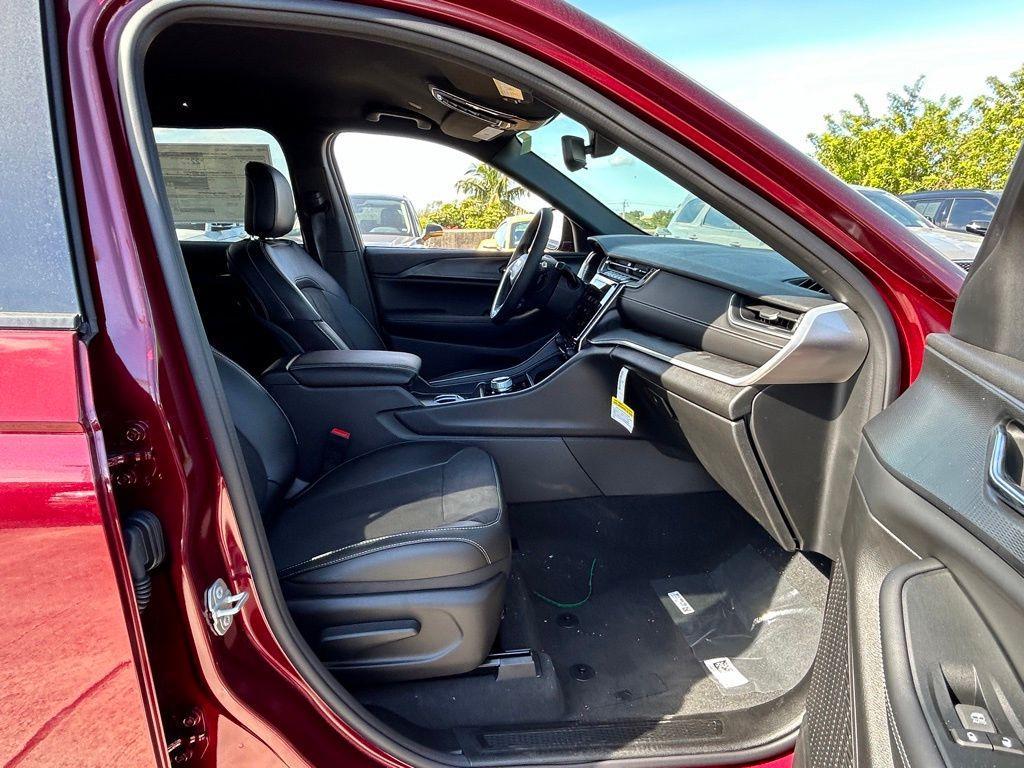 new 2024 Jeep Grand Cherokee car, priced at $34,184