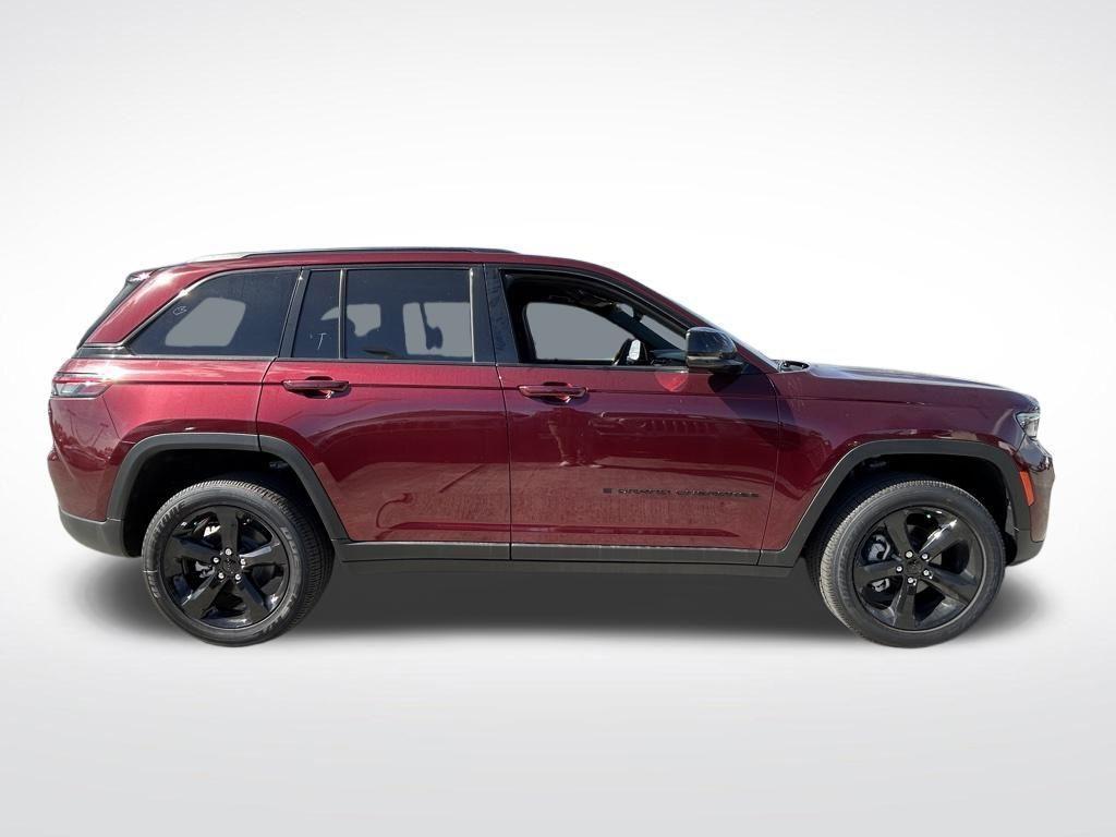 new 2024 Jeep Grand Cherokee car, priced at $34,184