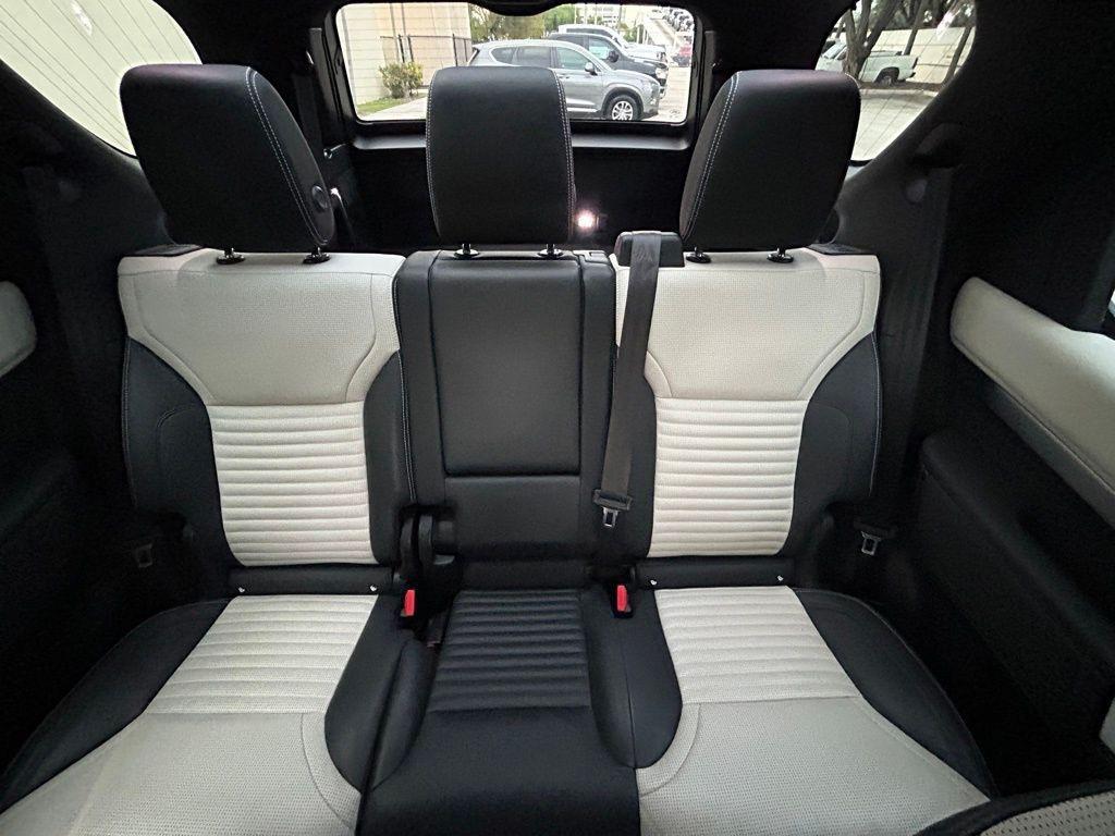 used 2021 Land Rover Discovery car, priced at $28,000