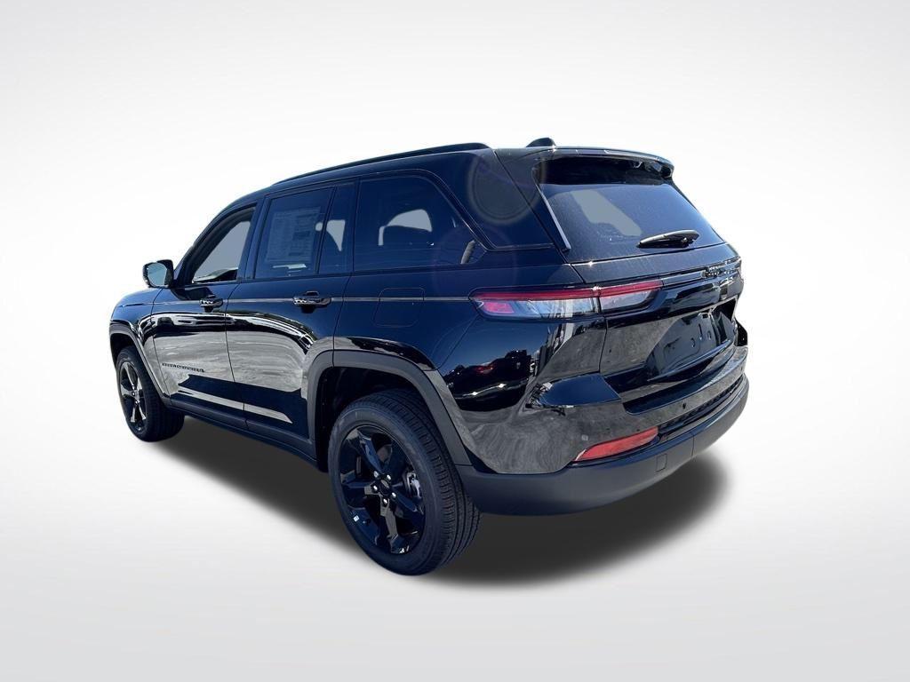 new 2025 Jeep Grand Cherokee car, priced at $43,604