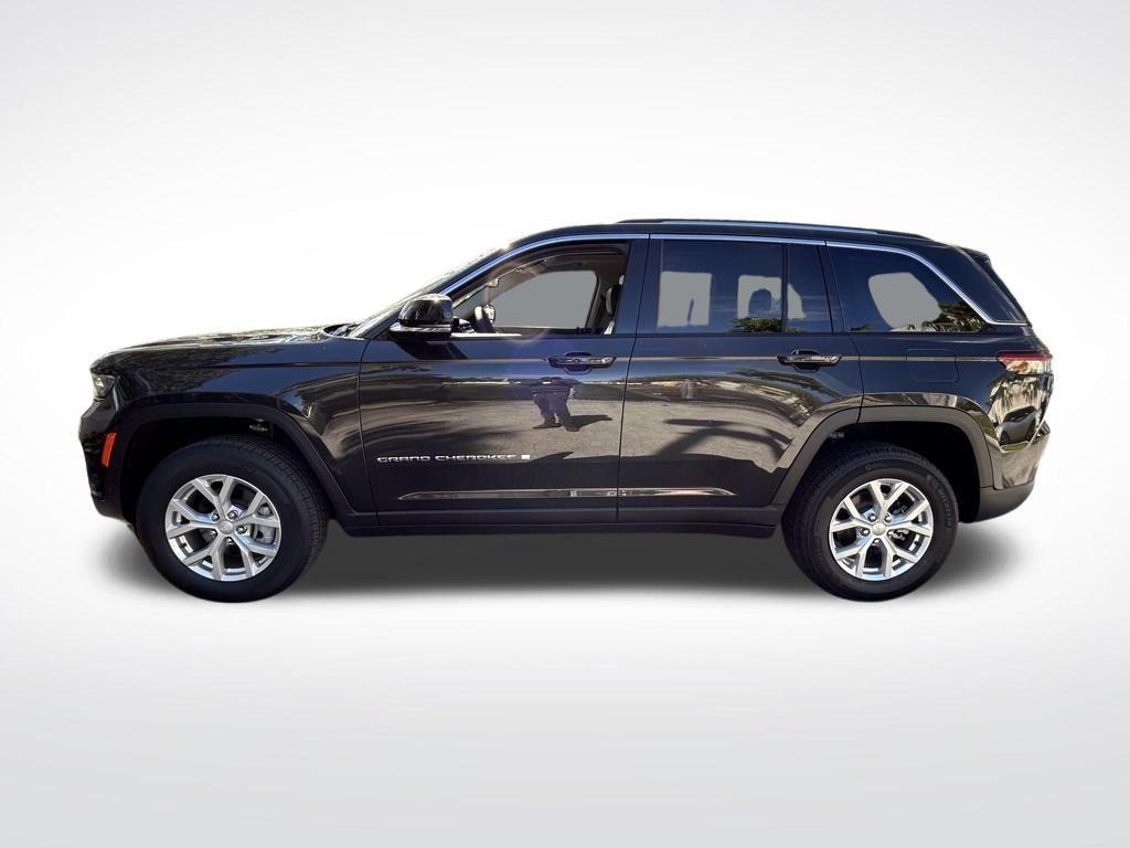 used 2024 Jeep Grand Cherokee car, priced at $37,089