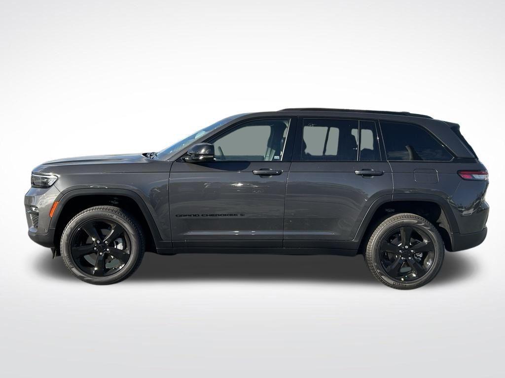 new 2025 Jeep Grand Cherokee car, priced at $43,604