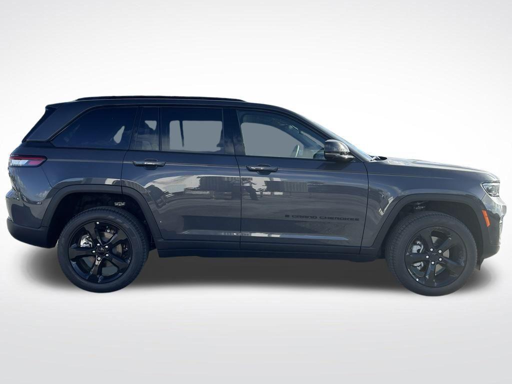 new 2025 Jeep Grand Cherokee car, priced at $43,604