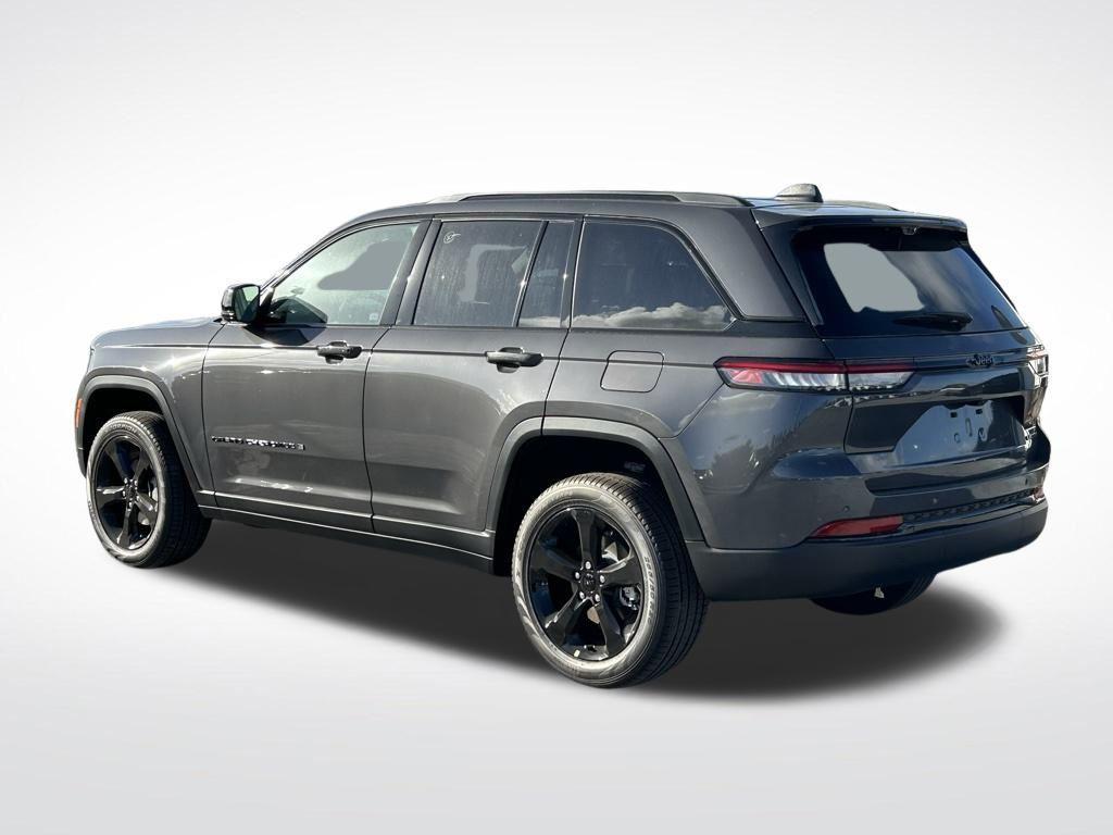 new 2025 Jeep Grand Cherokee car, priced at $43,604