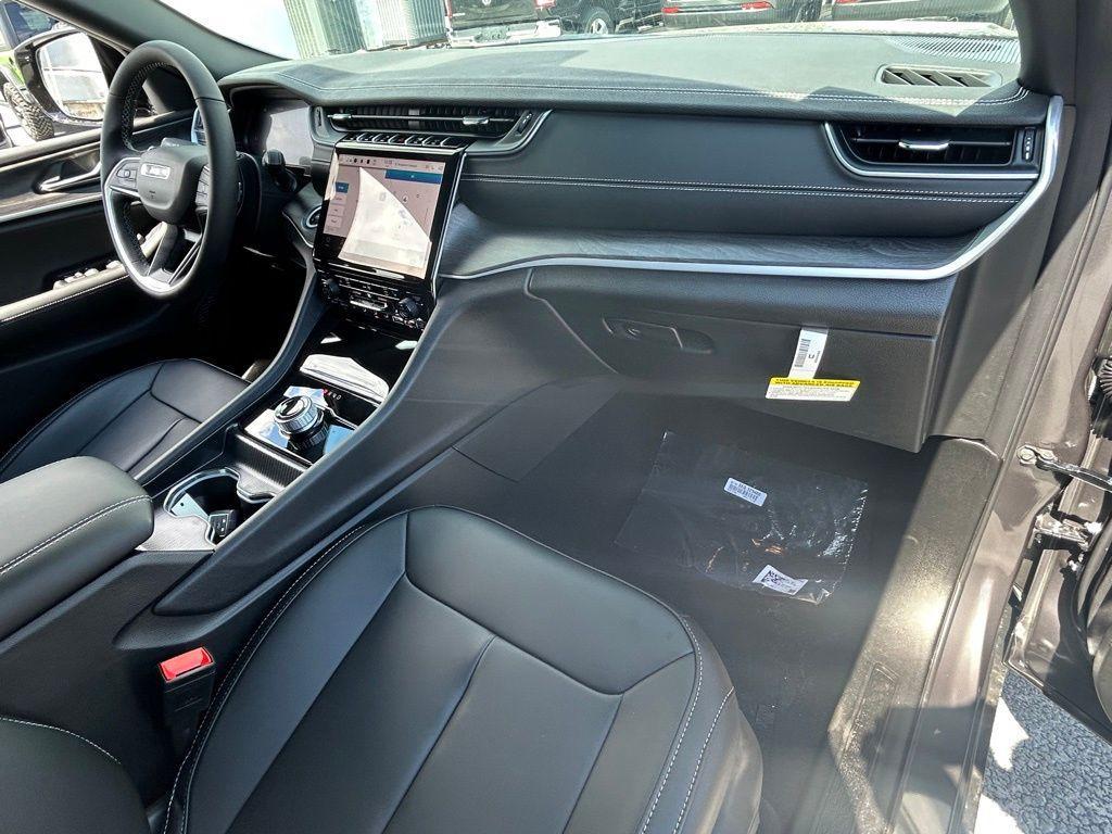 new 2025 Jeep Grand Cherokee L car, priced at $40,156