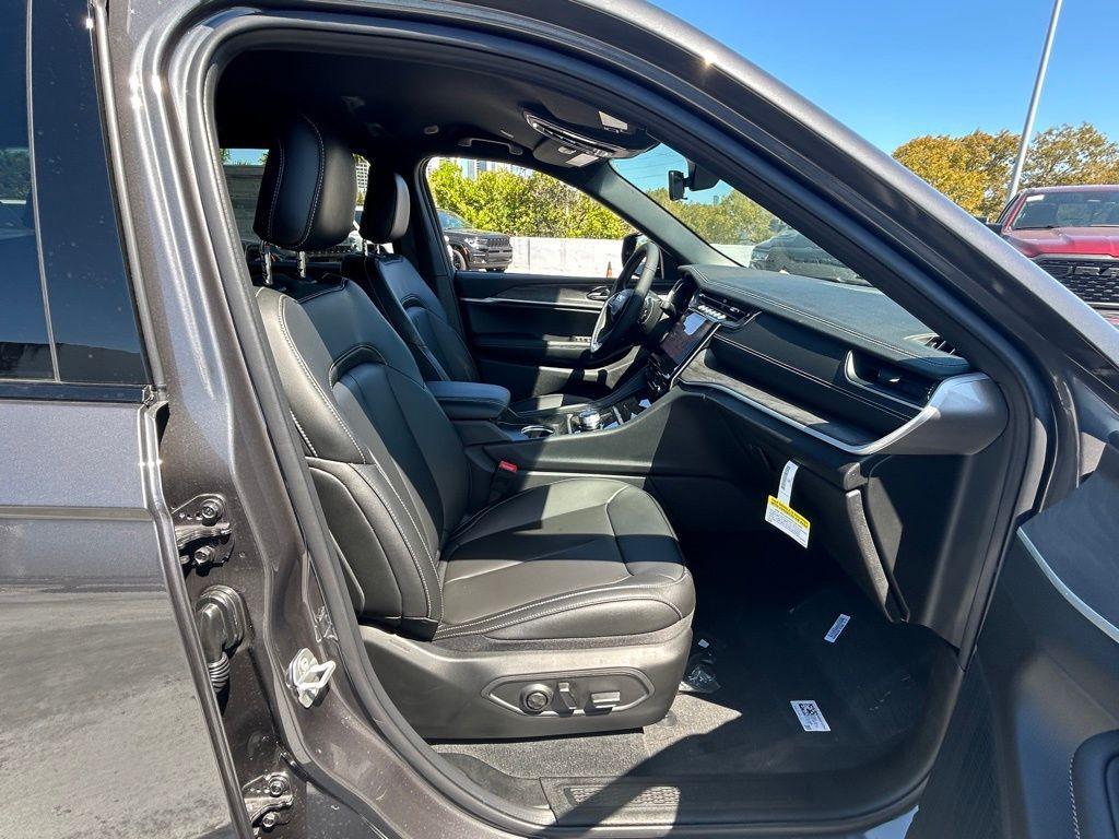 new 2025 Jeep Grand Cherokee L car, priced at $40,156