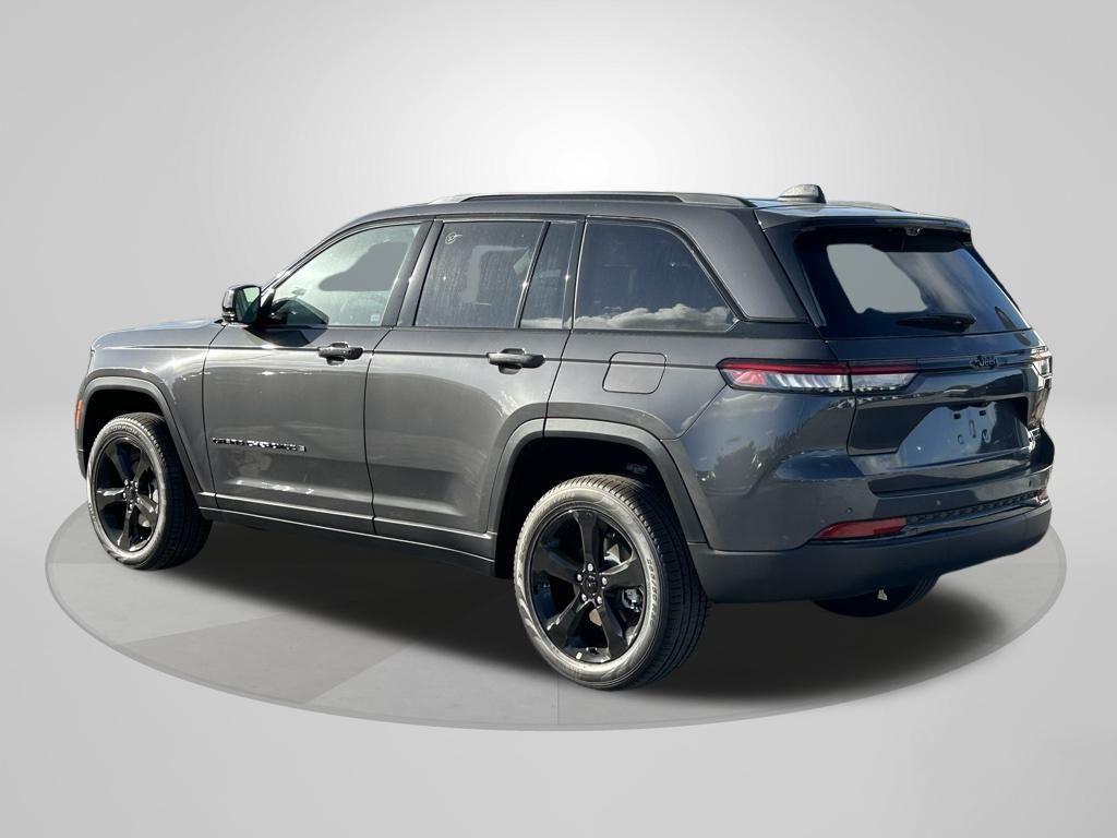 new 2025 Jeep Grand Cherokee car, priced at $46,104