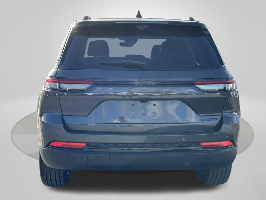 new 2025 Jeep Grand Cherokee car, priced at $41,253