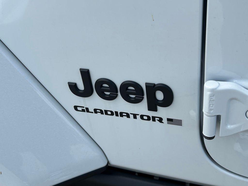 new 2023 Jeep Gladiator car, priced at $38,351