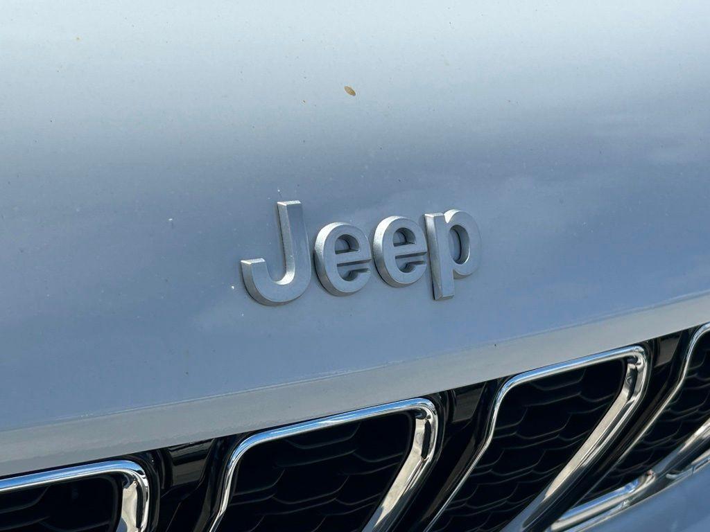new 2025 Jeep Grand Cherokee L car, priced at $33,600