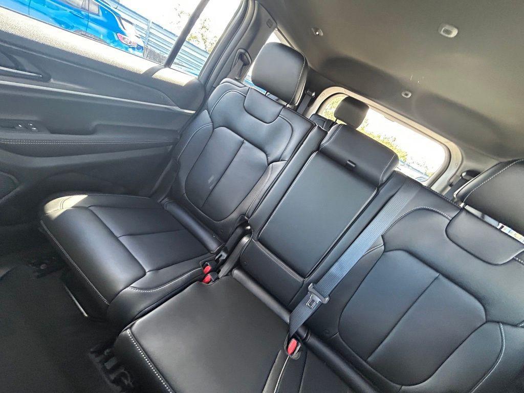 new 2025 Jeep Grand Cherokee L car, priced at $33,600