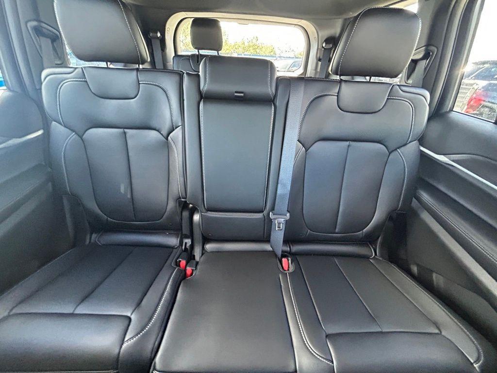 new 2025 Jeep Grand Cherokee L car, priced at $33,600