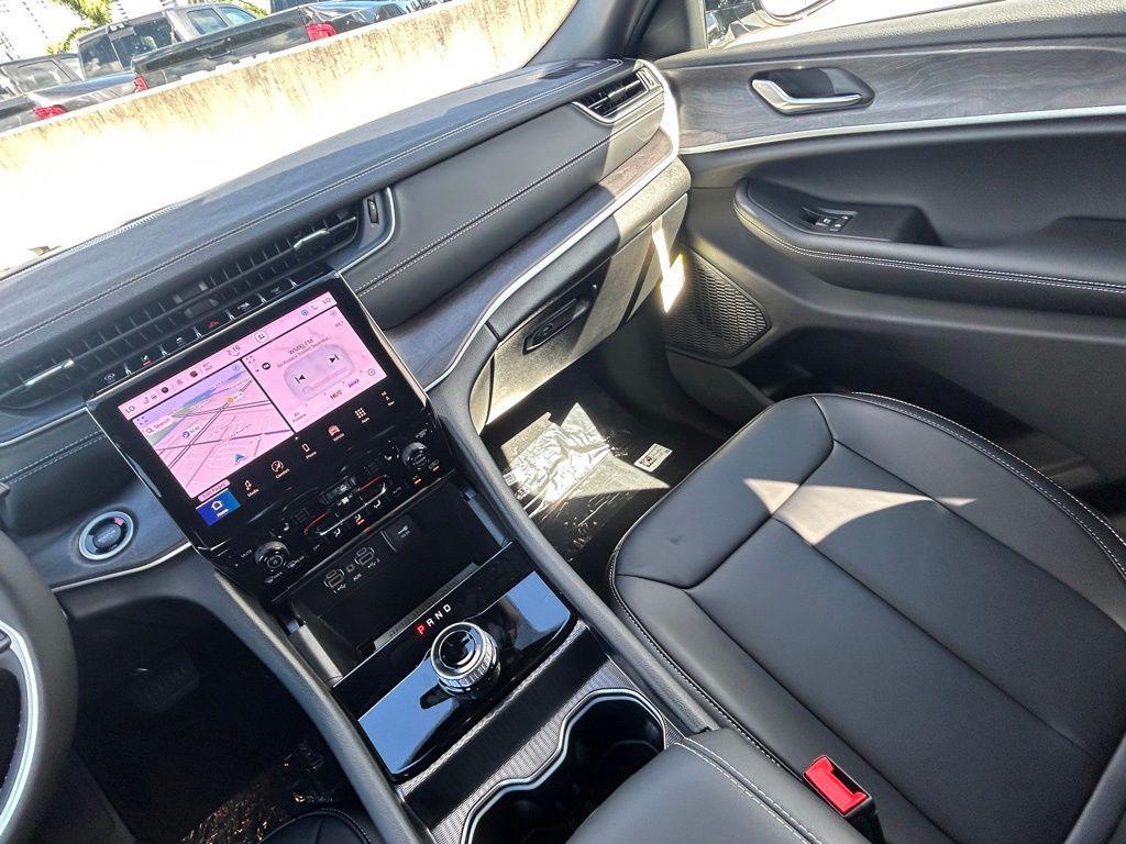 new 2025 Jeep Grand Cherokee L car, priced at $33,600