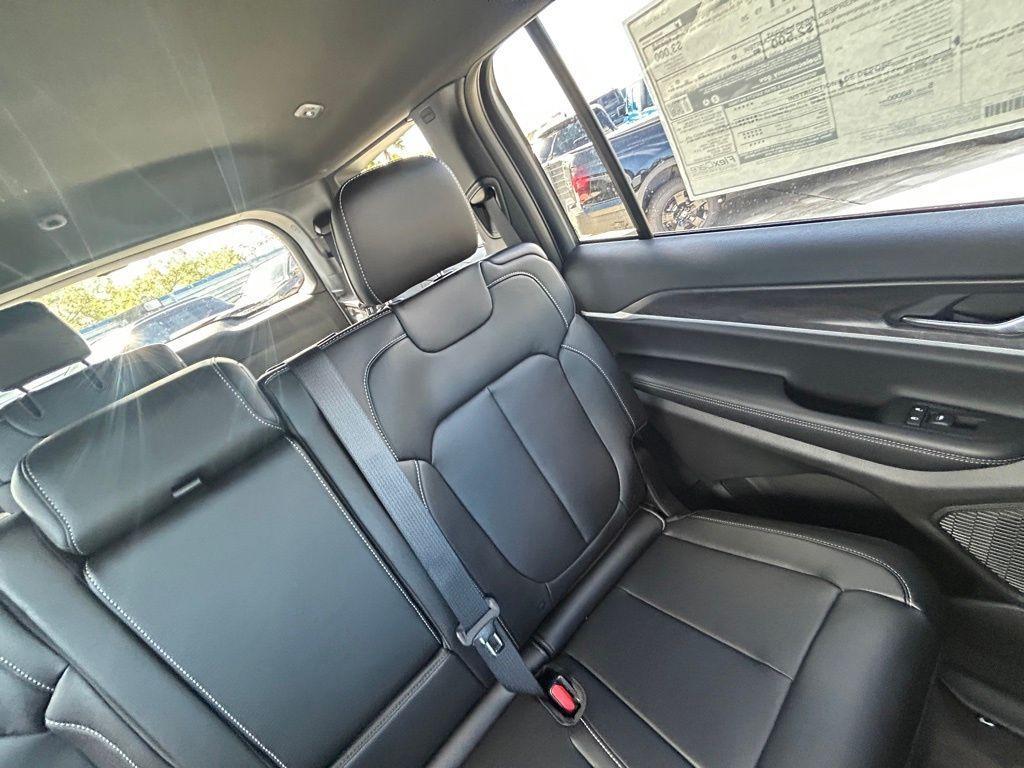 new 2025 Jeep Grand Cherokee L car, priced at $33,600