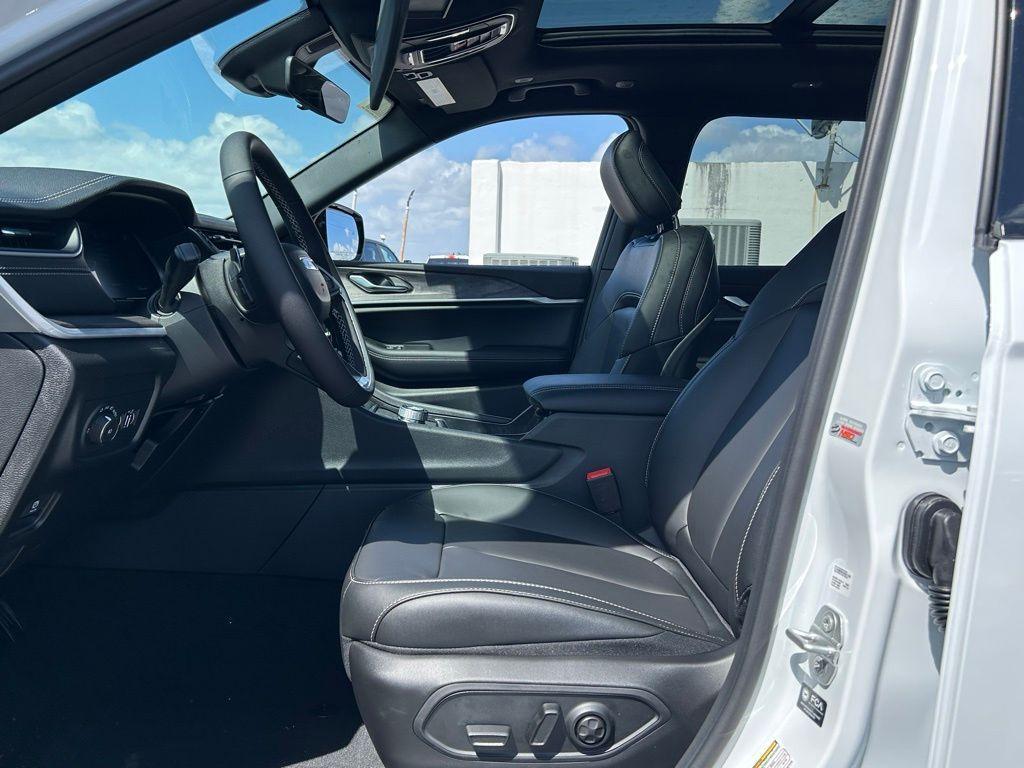 new 2025 Jeep Grand Cherokee L car, priced at $41,213