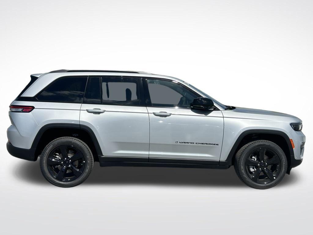 new 2025 Jeep Grand Cherokee car, priced at $43,604