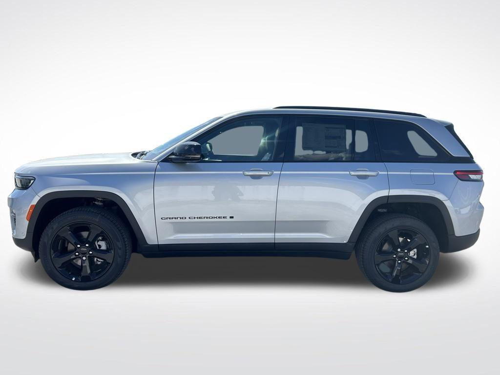 new 2025 Jeep Grand Cherokee car, priced at $43,604