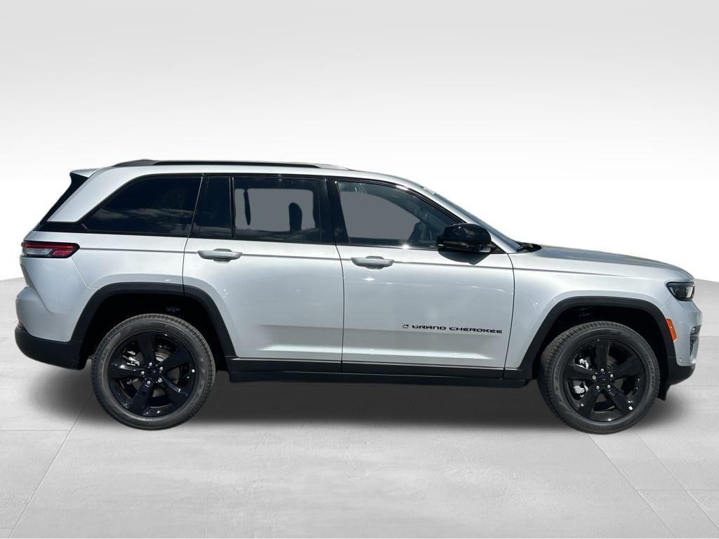 new 2025 Jeep Grand Cherokee car, priced at $43,604