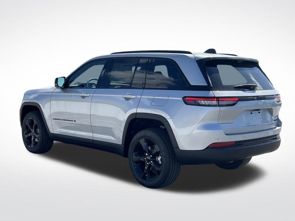 new 2025 Jeep Grand Cherokee car, priced at $43,604