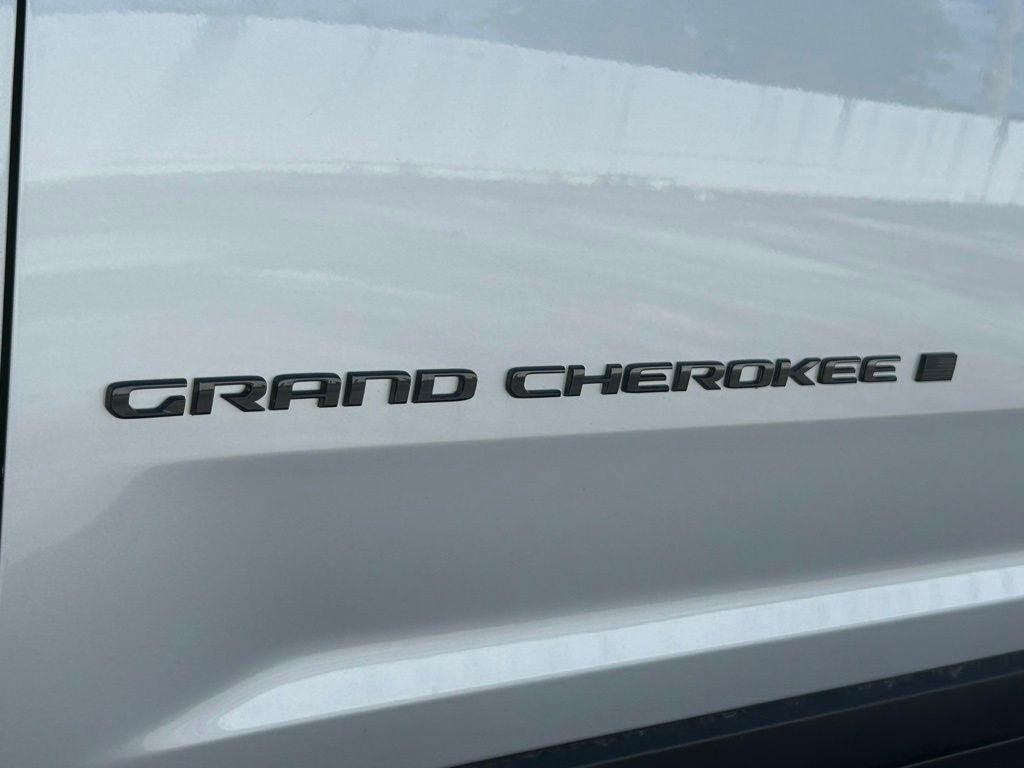 new 2025 Jeep Grand Cherokee car, priced at $43,604