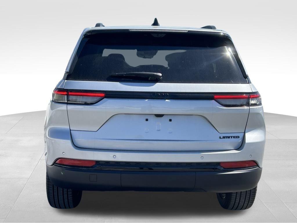 new 2025 Jeep Grand Cherokee car, priced at $43,604