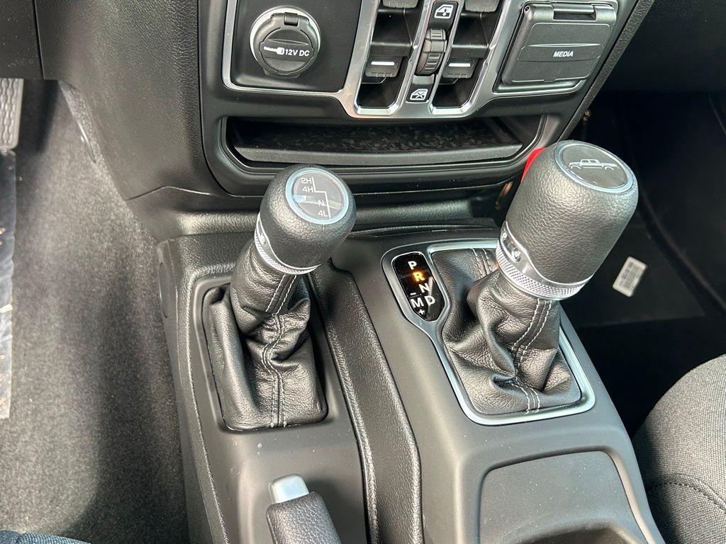 new 2025 Jeep Gladiator car, priced at $37,278