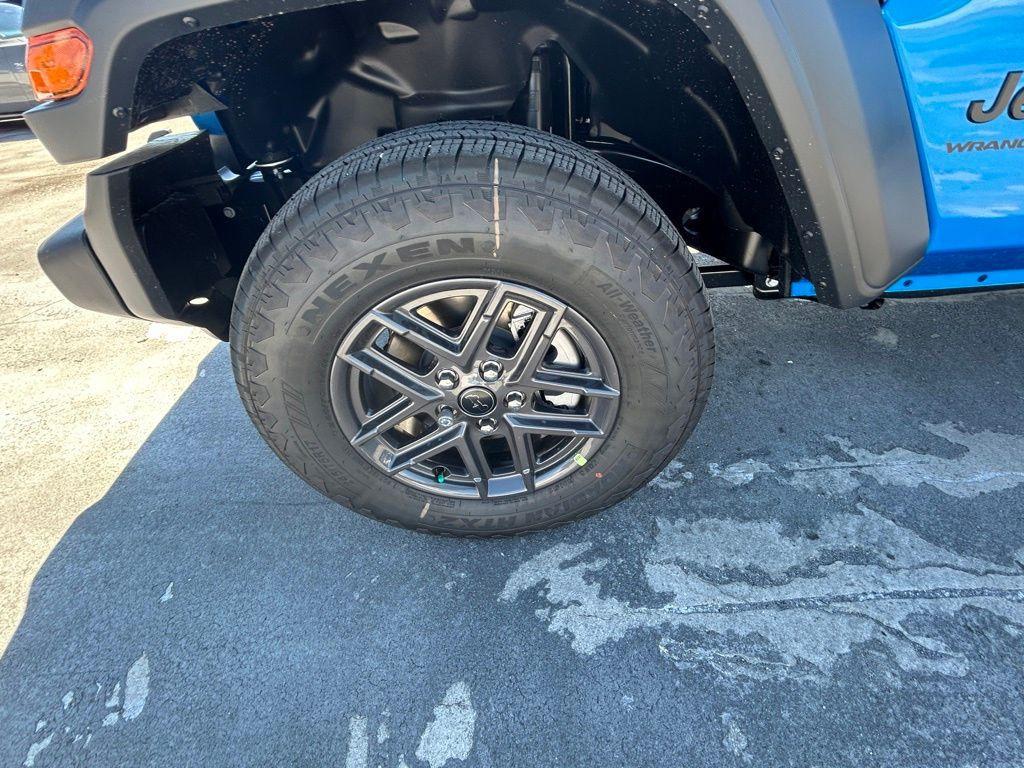 new 2025 Jeep Wrangler car, priced at $33,158