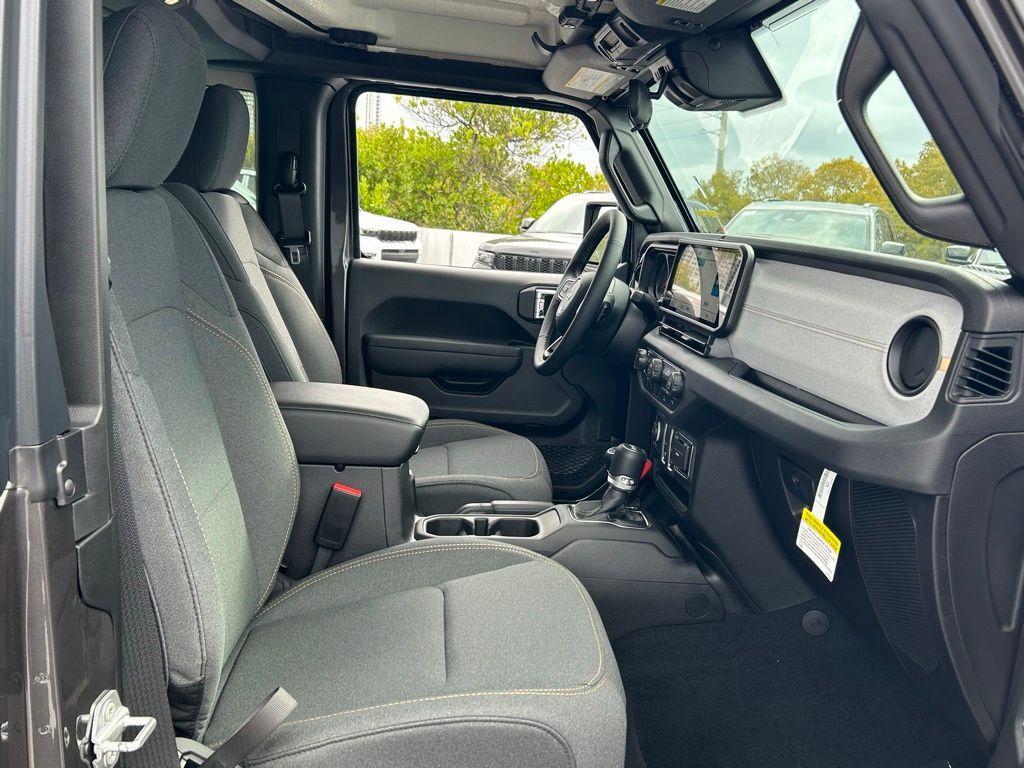 new 2025 Jeep Wrangler car, priced at $31,918