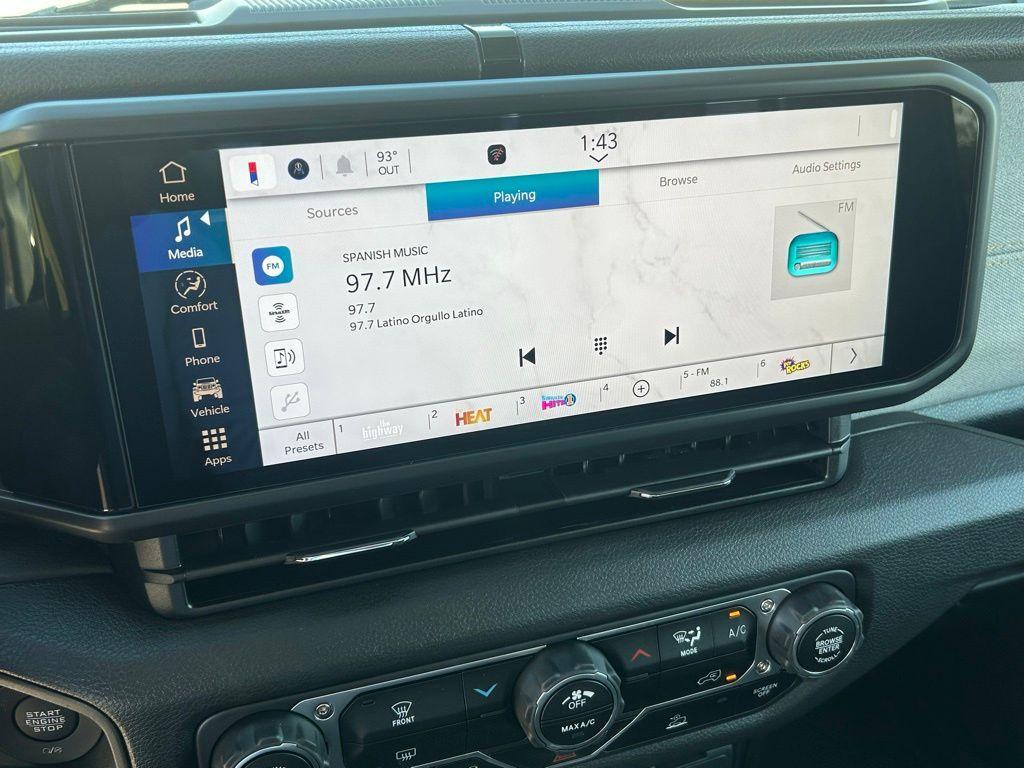 new 2025 Jeep Wrangler car