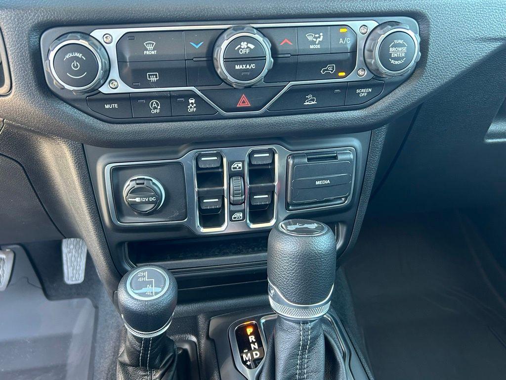 new 2025 Jeep Wrangler car