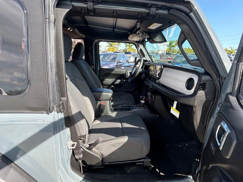 new 2025 Jeep Wrangler car, priced at $37,366